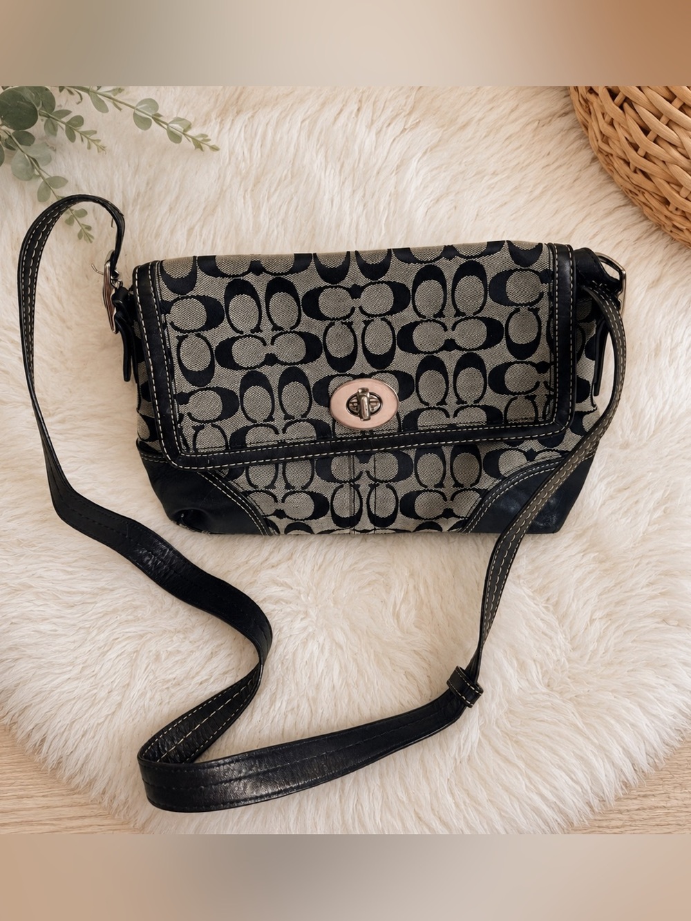 Coach Hampton’s Signature Flap Bag. F13066. Vintage Y2K